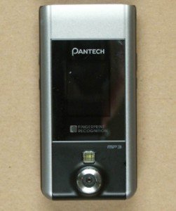 Pantech PG-6200, con lector de huellas digitales