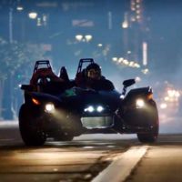 Esto es lo que pasa cuando subes a Tanner Foust en un Polaris Slingshot con más de 400 caballos