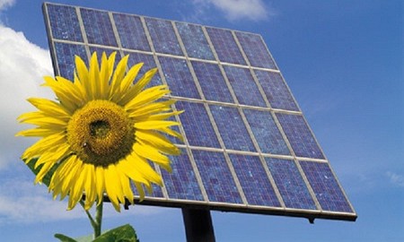 La energía renovable crece en marzo, ¿será el principio del fin de una electricidad cara?