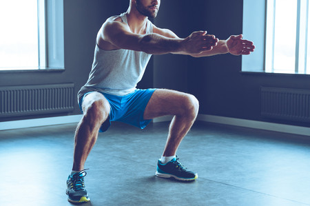 Así puedes hacer un entrenamiento de cardio en tu propio salón: nueve ejercicios a incluir en tu rutina