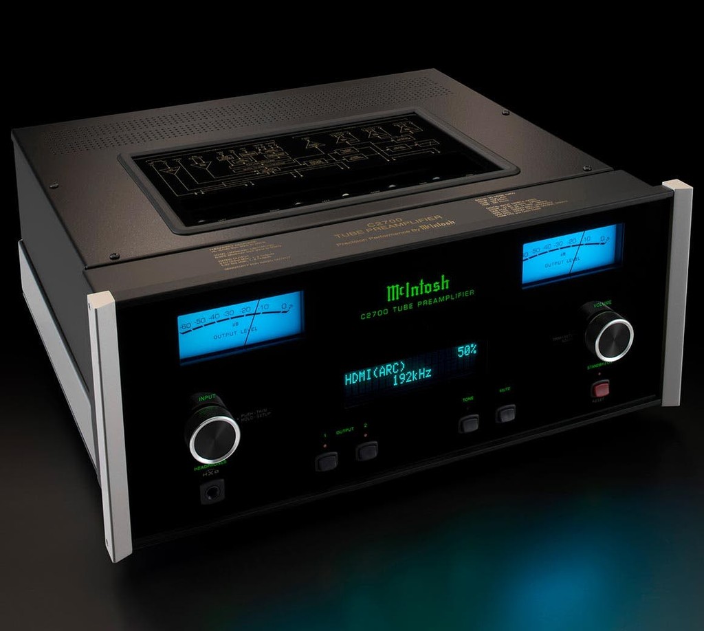McIntosh mezcla lo mejor del estado sólido con las válvulas de vacío en su último preamplificador C2700