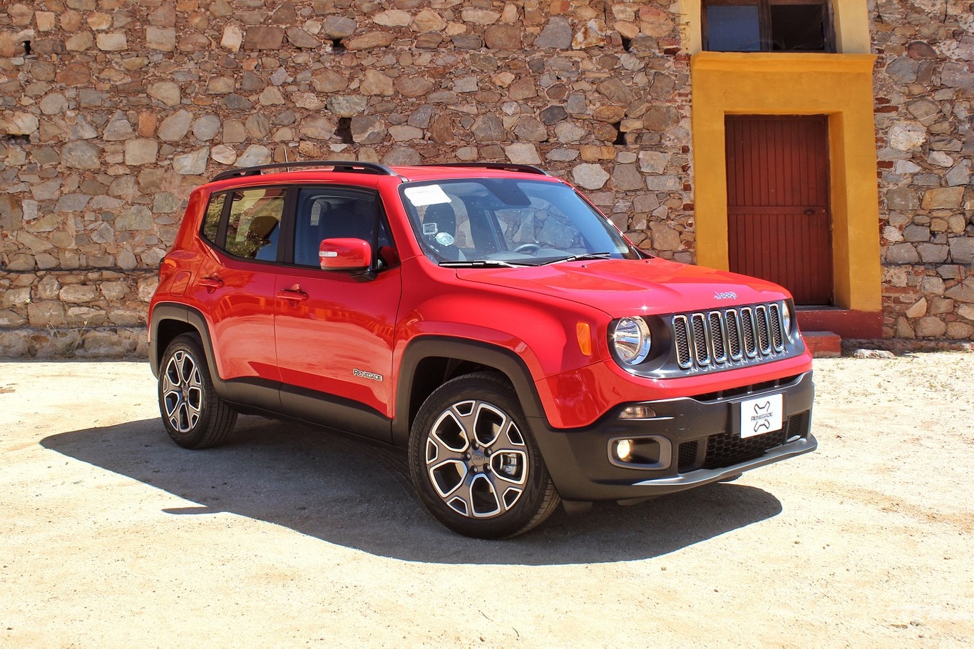 Manejamos el nuevo Jeep Renegade, un SUV caro, poco convencional y lleno de detalles
