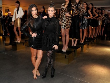 Leopardismo y mucho brilli-brilli... las Kardashian la lían en Londres