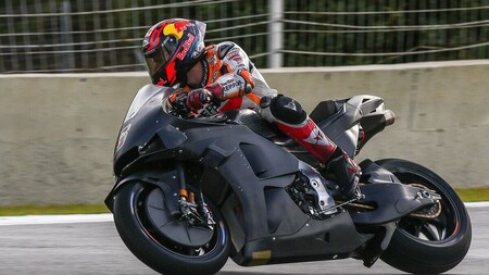 Stefan Bradl ya ha estrenado la Honda RC213V para MotoGP 2021 en los test de Superbikes en Jerez
