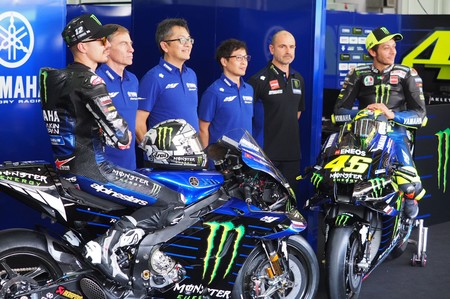 Pocos cambios y presentación austera para la nueva Yamaha M1 de MotoGP, la última moto oficial de Valentino Rossi