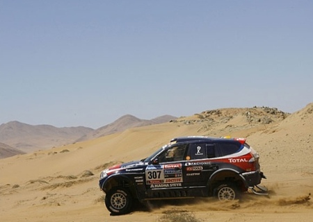 Guerlain Chicherit gana y Nasser Al-Attiyah a cuatro minutos de Carlos Sainz