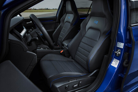 Volkswagen Golf R interior