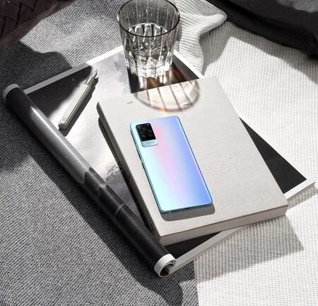 Vivo X60 Pro ブルー 1 バック用 ライフスタイル 1