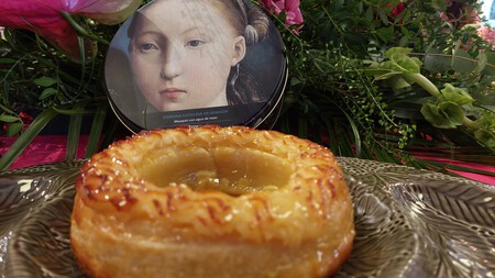 Sencillo pastel de mazapán como si fuera realizado a finales del siglo XV