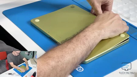 Abriendo Macbook Neo