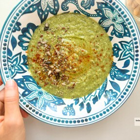 Esta receta de cuchara con calabacín es fácil y muy refrescante, perfecta para las noches de verano  