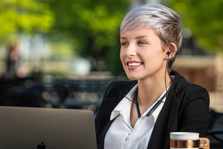 Klipsch lanza la nueva gama de auriculares T5 Series con 4 modelos para amantes de la movilidad