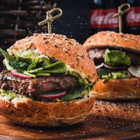 Ya puedes volver a compartir cuenta en Netflix, pero no de la forma en que esperabas. Así será el restaurante temático que abrirán en Los Ángeles