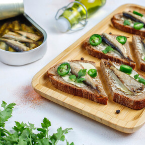 Le damos un toque diferente al aperitivo del finde con esta conserva de sardinas de El Corte Inglés