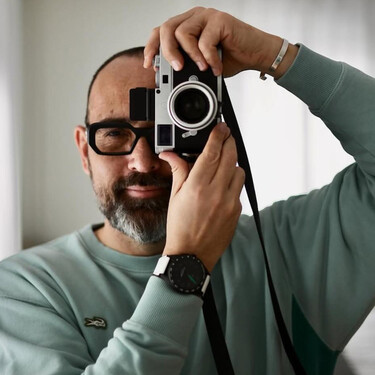 Así es la casa de montaña de Risto Mejide en la Cerdanya: un refugio en el Pirineo catalán con chimenea,  biblioteca y hasta piscina