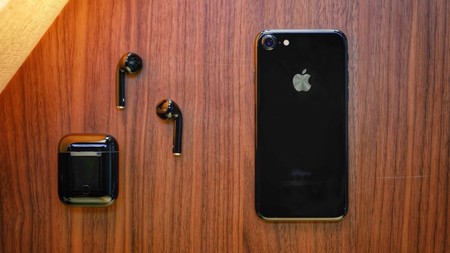 Los últimos rumores colocan unos AirPods 2 en negro y cobertura antideslizante para la primavera