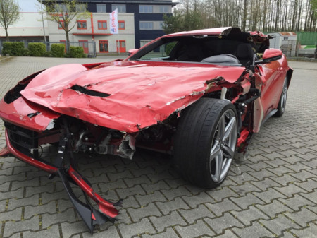 ¿Un Ferrari F12 Berlinetta por 76.999 euros? Si no te importan sus 'detalles de uso', es toda una ganga