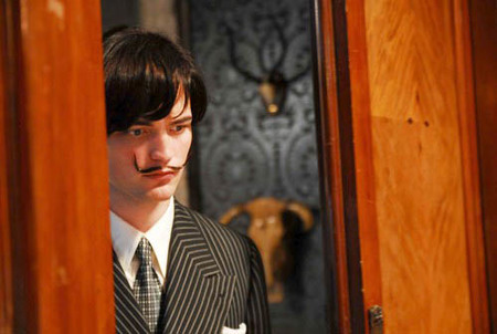 Robert Pattinson haciendo de Dalí en su nueva película