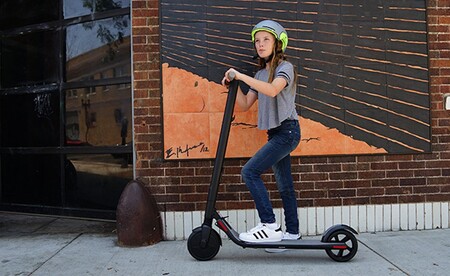 Sin edad mínima ni casco obligatorio: la nueva normativa de patinetes eléctricos esconde polémicas lagunas legales