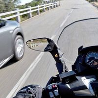 La revolucionaria medida de Milán para proteger las motos: prohibir el paso a vehículos sin sensor de ángulo muerto