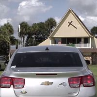 La solución al creciente ateísmo está en los autocines. ¡Escucha el sermón desde el coche!