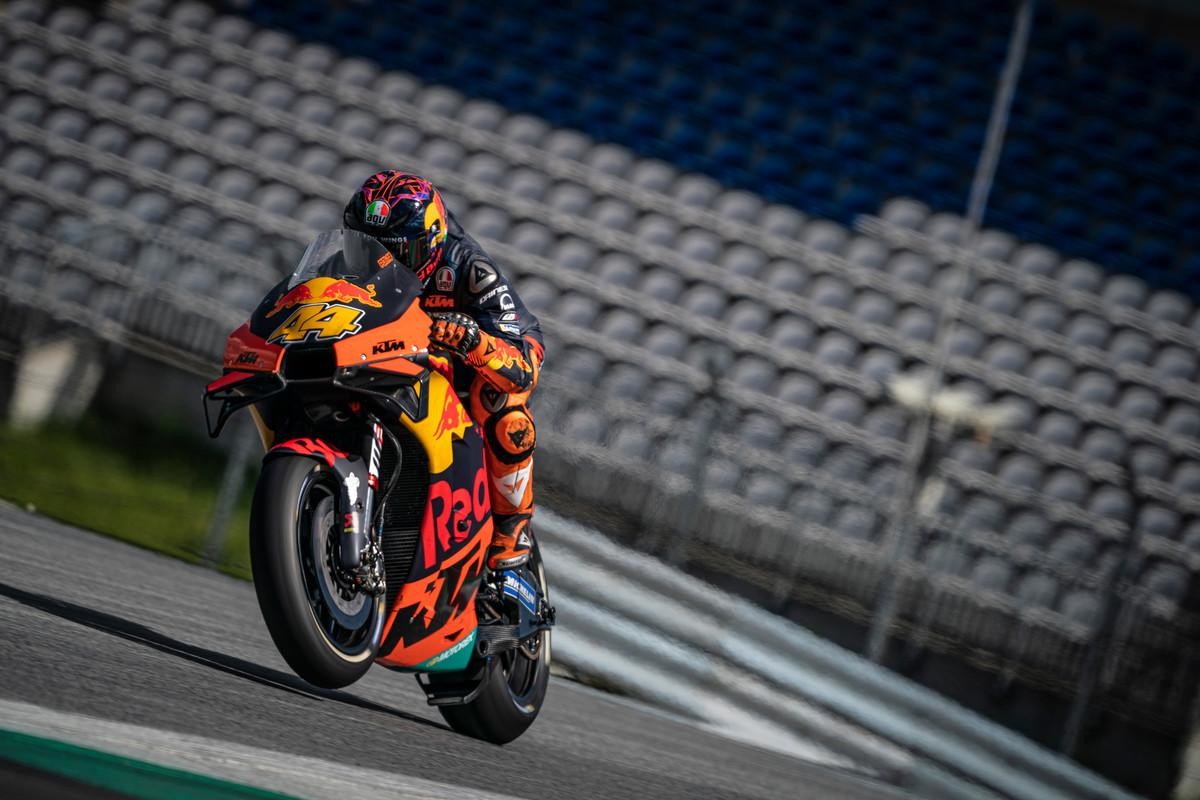 Pol Espargaró muestra el poderío de KTM en Austria antes de que la lluvia chafe los FP2 de MotoGP