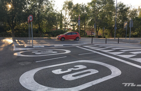 La DGT pide disciplina de carril y recuerda la necesidad de una conducción 'encarrilada' en ciudad