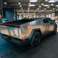 El Tesla Cybertruck es tal fracaso de ventas que Elon Musk solo ha encontrado una solución: comprárselas a sí mismo