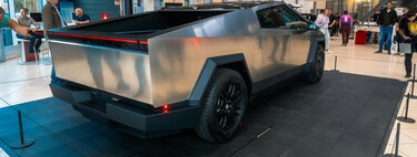 El Tesla Cybertruck es tal fracaso de ventas que Elon Musk solo ha encontrado una solución: comprárselas a sí mismo