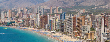 Benidorm triplica su población en verano y no se queda sin agua. El secreto es un milagro de la ingeniería invisible 