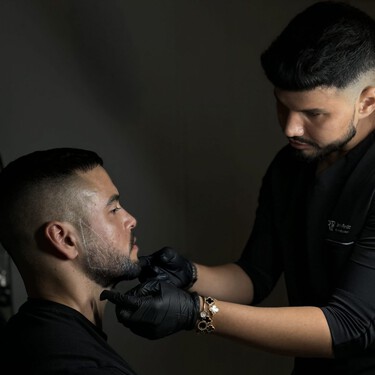 Este 2026 los hombres apuestan por un tratamiento estético que hará de sus rostros una verdadera 'joya' y que será de los más pedidos del año