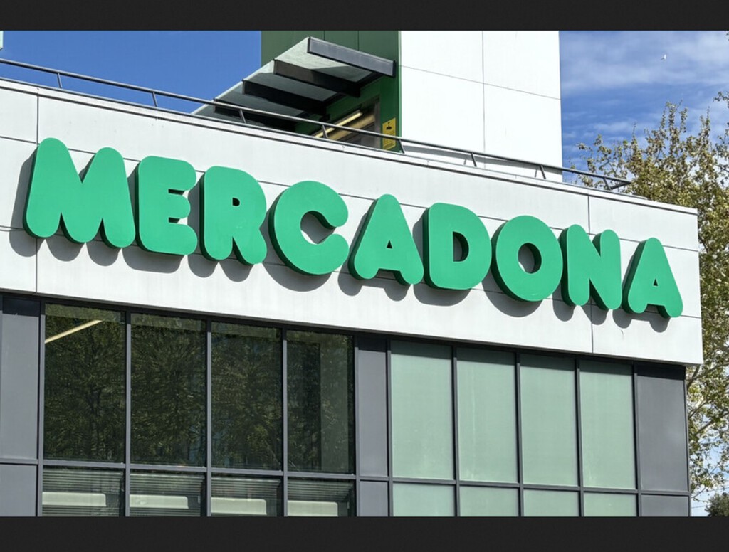 No sabía que el bicarbonato de Mercadona servía además para dejar impecable el interior de hornos y microondas: así hay que usarlo 
