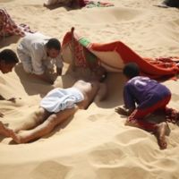 Nada más caliente que tomar un baño de arena en Egipto 
