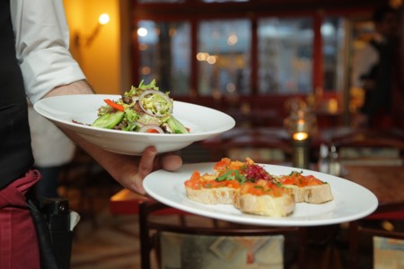 La mayoría de los restaurantes ofrecen platos cargados de calorías