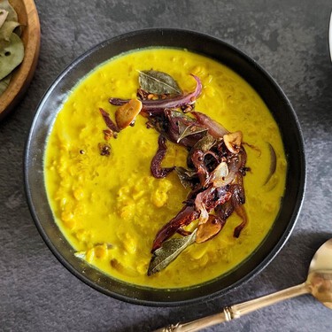 Parippu, receta del exquisito curry de lentejas rojas de Sri Lanka con leche de coco 