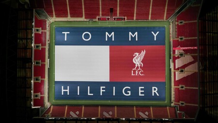 Tras Casi Dos Decadas Tommy Hilfiger Regresa A La Cancha Con Una Nueva Colaboracion Que Vestira Al Liverpool Fc Del Estilo De Vida Americano
