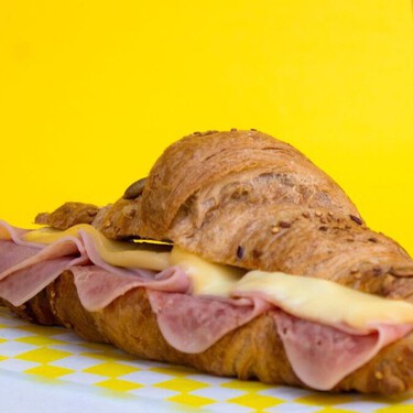 Come por menos de 100 pesos en esta cafetería a unos pasos del Zócalo: tienen croissants rellenos