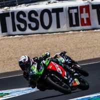 ¡Triplete español! Manu González se lleva una vibrante carrera de Supersport 300 gracias a la foto finish