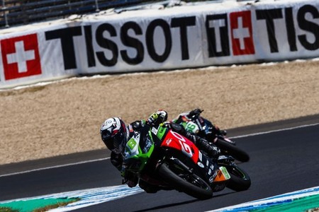 ¡Triplete español! Manu González se lleva una vibrante carrera de Supersport 300 gracias a la foto finish