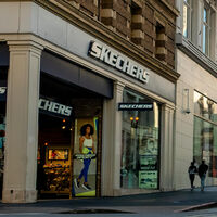 Fresquitas, cómodas y de rebajas: así son las zapatillas Skechers que más se venden cada verano 