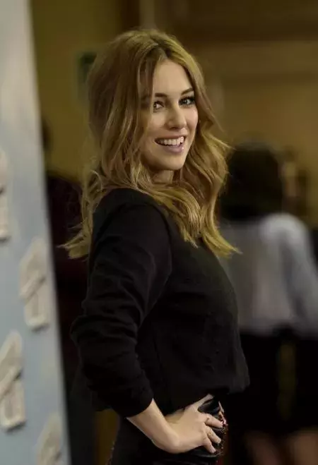 Cómo hacer que una falda lápiz te arruine el look, por Blanca Suárez