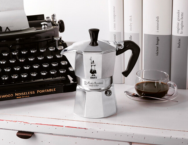 Cafetera De Aluminio Moka Express Bialetti Gris Claro 6 Tazas