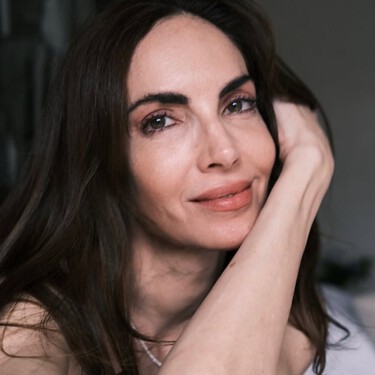 Eugenia Silva (50 años): "Me gusta madrugar, mi despertador está programado a las 6.15h. Nada más despertar, preparo el desayuno.  Es un momento que reservo para mí, para hacer mis rutinas de belleza y entrenar y disfrutar de la quietud de la mañana"