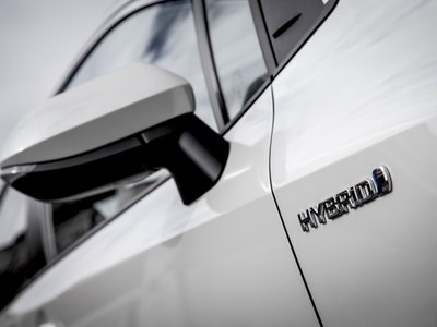 ¿Conoces las diferencias entre un híbrido autorrecargable y un híbrido enchufable? 