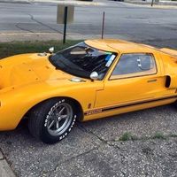 Idiota, esto no es 'Grand Theft Auto'. Repintando un Ford GT40 robado no pasas desapercibido