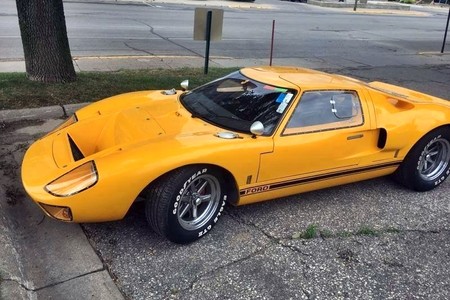 Idiota, esto no es 'Grand Theft Auto'. Repintando un Ford GT40 robado no pasas desapercibido