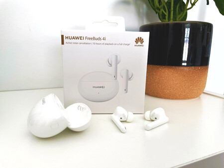 Probamos los FreeBuds 4i de Huawei: unos auriculares con excelente batería y cómodos para entrenar, a muy buen precio