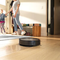 Llegan dos nuevas Roombas al mercado. Lo nuevo de iRobot quiere mantener a raya la suciedad pero por menos dinero