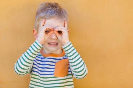 ¿No quiere ponerse las gafas? Diez trucos para conseguirlo