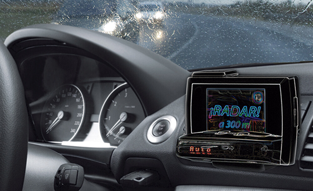 Multas más duras para los detectores de radar: qué son y por qué no han de confundirse con los inhibidores o los avisadores